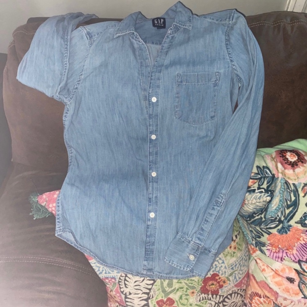 Gap denim button shirt, single pocket.